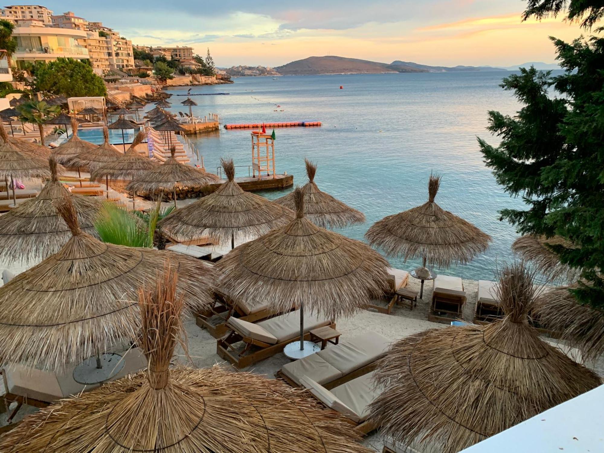 Beachfront - * Sarandë